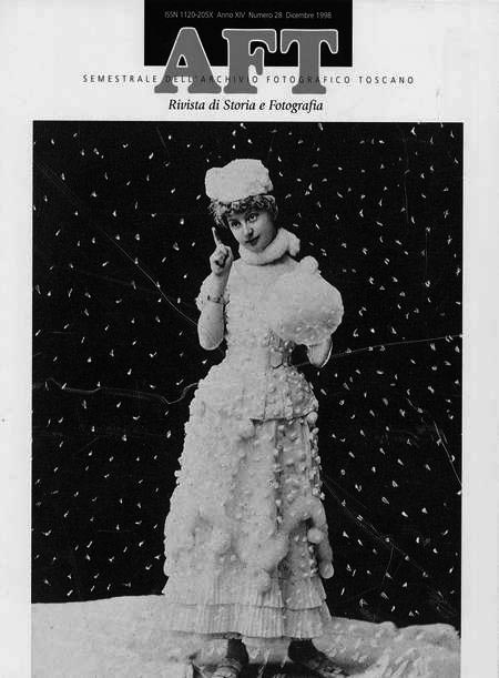 Copertina rivista n. 28 - donna con vestito bianco su sfondo scuro