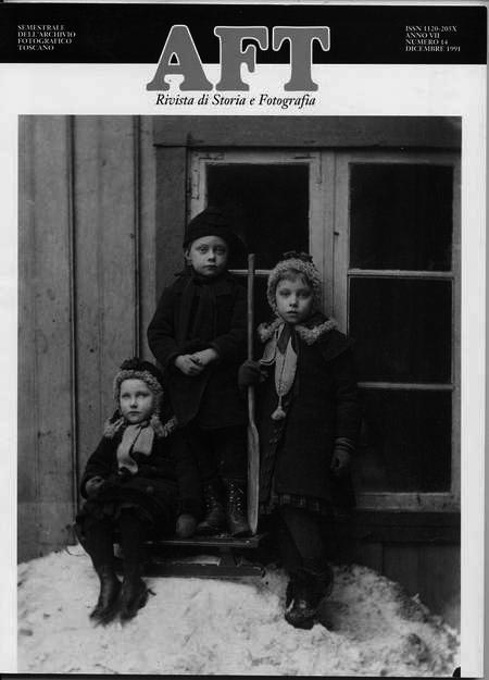 Copertina rivista n. 14 - tre bambini in posa nella neve con lo slittino