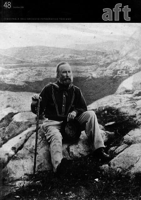Copertina rivista n. 48 - Uomo seduto su un masso in montagna