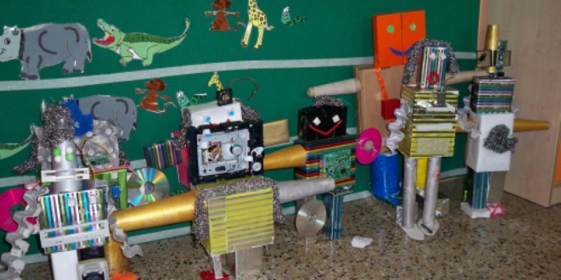 Foto dei robot costruiti dai bambini