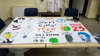 Il cartellone con tutti i disegni dei ragazzi.