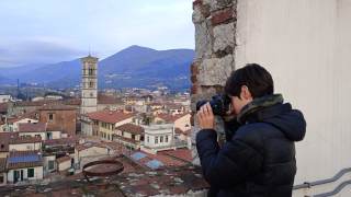 Il ragazzo fotografa la città di Prato, in tutta la sua bellezza.