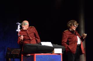 Gli attori diventano scienziati.