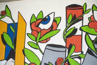 Foto del murales, accompagnato dalla frase "Affacciati alla vita e falla fiorire".