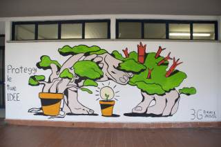 Foto del murales, accompagnato dalla frase "Proteggi le tue idee".
