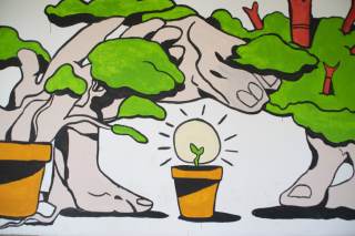 Foto del murales, accompagnato dalla frase "Proteggi le tue idee".